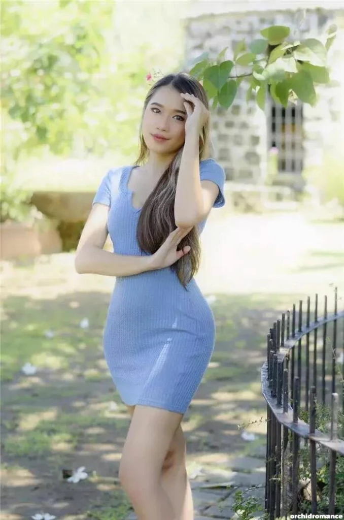Lorelie Profile image 2