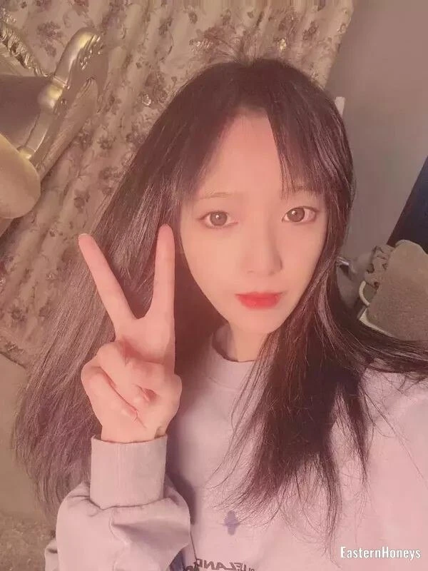 Eva Profile image 1