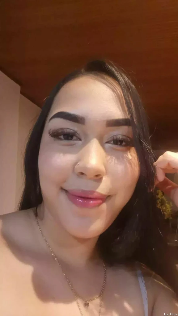 Nicole Profile image 2